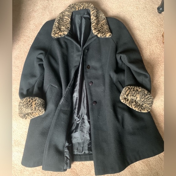 Vintage Lined Wool Coat with Faux Animal Fur Trim. - Picture 9 of 10